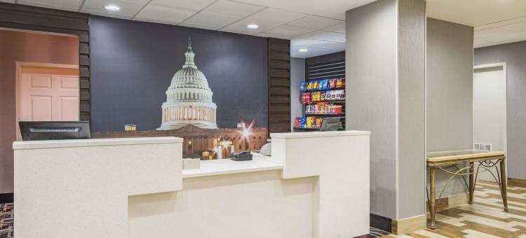 华盛顿地铁首都环带拉昆塔温德姆套房酒店(La Quinta Inn & Suites by Wyndham DC Metro Capital Beltway)图片
