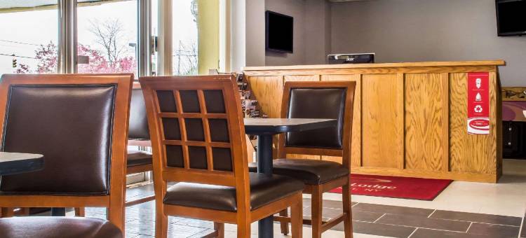 布鲁克波特伊克诺旅馆(Econo Lodge)图片