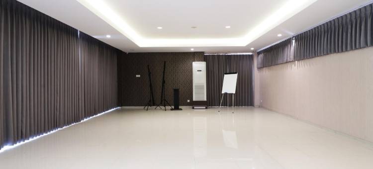 新埠头德瓦尔纳会议酒店(Dewarna Hotel and Convention Bojonegoro)图片