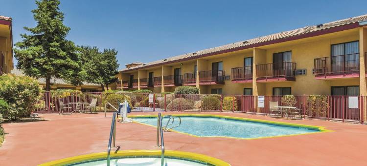 特哈查比温德姆呗盟酒店(Baymont by Wyndham Tehachapi)图片