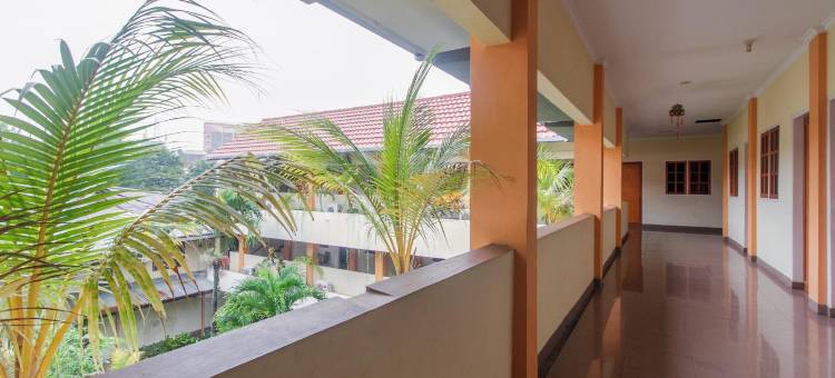 瑞德多兹酒店 @ 马纳多贾兰巴别帕拉莱克(RedDoorz at Jalan Babepalar Rike Manado)图片