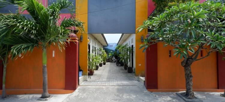 红多兹酒店-近帕卢朱弗利亚机场穆提亚拉SIS(RedDoorz Near Mutiara Sis Al Jufrie Airport Palu)图片