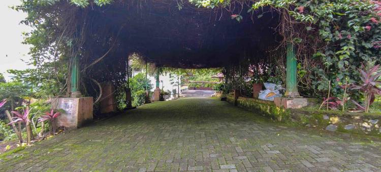 马卡腾博托莫洪米特拉红门酒店(Hotel Makatembo Tomohon Mitra RedDoorz)图片