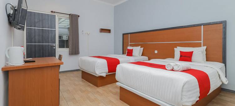 红门酒店加 @ 斯温住宿拉亚朗塞普(RedDoorz Plus at Swun Stay Raya Langsep)图片