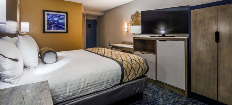 布卢明顿贝蒙特东贝斯特韦斯特优质套房酒店(Best Western Plus Bloomington East Hotel)图片