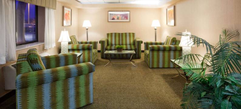 布卢明顿明尼阿波利斯机场拉昆塔温德姆酒店(La Quinta Inn by Wyndham Minneapolis Airport Bloomington)图片