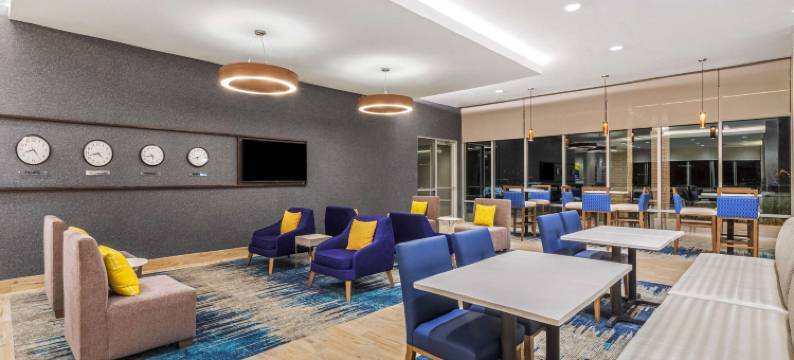 堪萨斯城灯塔山拉昆塔温德姆套房酒店(La Quinta Inn & Suites by Wyndham Kansas City Beacon Hill)图片