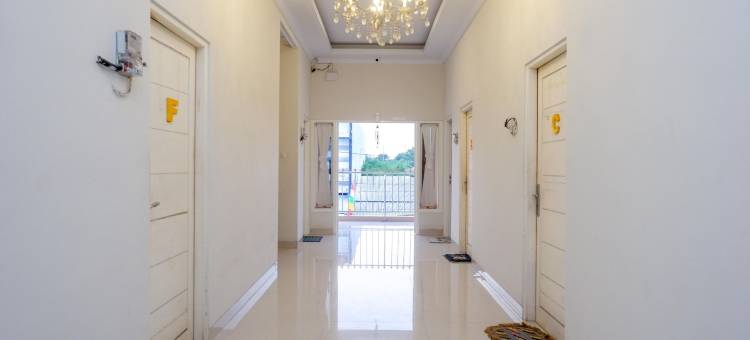 红多兹伊斯兰酒店-近直葛RS米特拉克卢阿加(RedDoorz Syariah Near RS Mitra Keluarga Tegal)图片