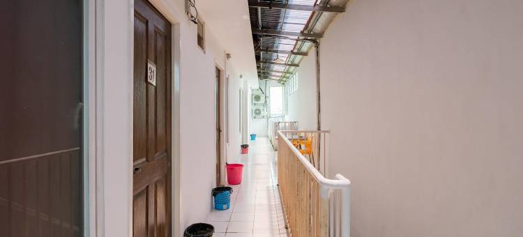 红多兹酒店-近STAN(RedDoorz Near Stan)图片