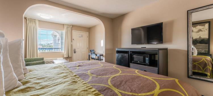 查尔斯湖东北速8酒店(Super 8 by Wyndham Lake Charles Northeast)图片