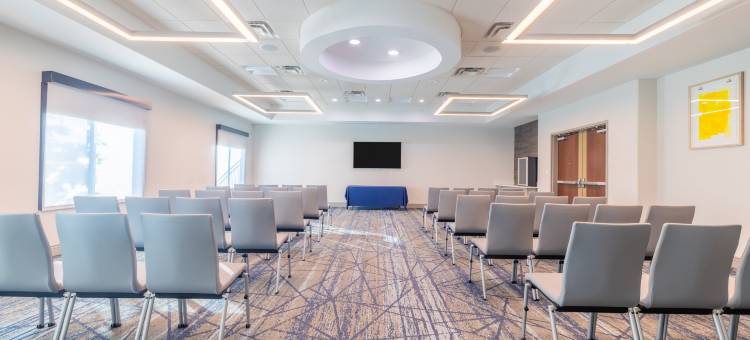 智选假日套房酒店堪萨斯城(Holiday Inn Express & Suites Kansas City Airport)图片