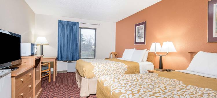 黑河瀑布戴斯酒店(Days Inn by Wyndham Black River Falls I-94 on Atv Trail)图片