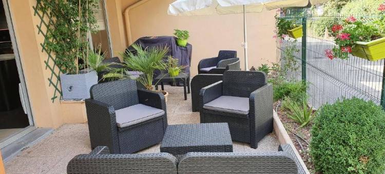 直通马堤格的Kyriad酒店(Kyriad Direct Martigues)图片