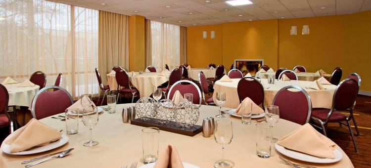 林德赫斯特梅多兰兹万怡酒店(Courtyard Lyndhurst Meadowlands)图片