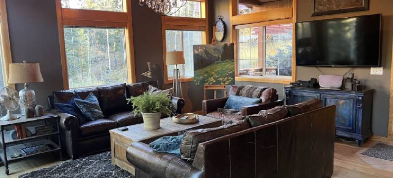 Luxury Mountain Cabin  overlooking Cascade Creek  7th nite FREE图片