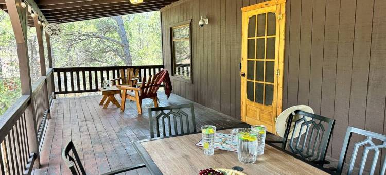 Vaulted Ceilings and Covered Porch Escape - Rustic Mountain Retreat图片