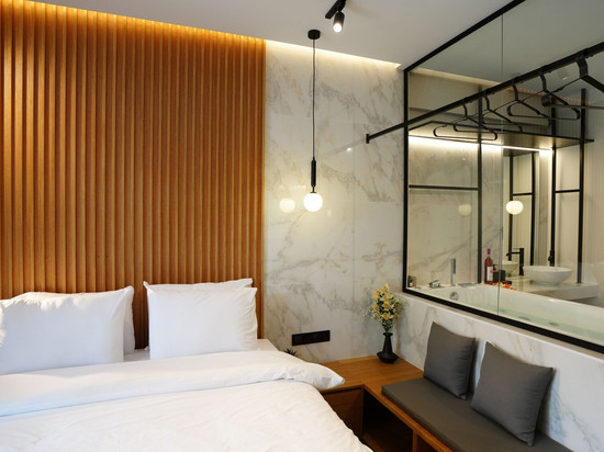 海城豪华套房带按摩浴缸