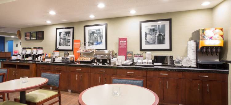 桑顿温德姆呗盟酒店(Baymont by Wyndham Thornton)图片