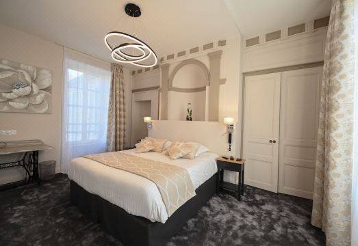 Belle Normandy Hotel Overview