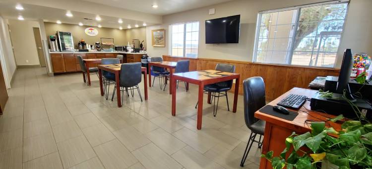 威肯伯格速8酒店(Super 8 by Wyndham Wickenburg AZ)图片