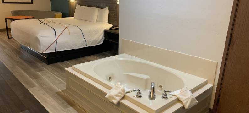 俄克拉何马市北奎尔斯普林拉昆塔温德姆套房酒店(La Quinta Inn & Suites by Wyndham OKC North - Quail Springs)图片