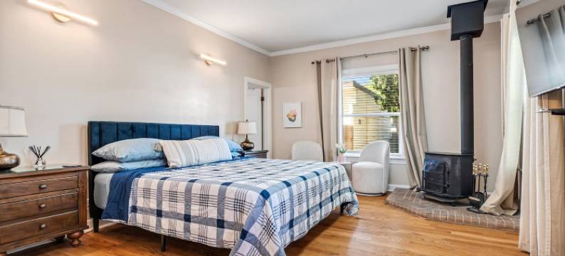 红棕熊溪边住宿加早餐旅馆(Cinnamon Bear Creekside Inn)图片