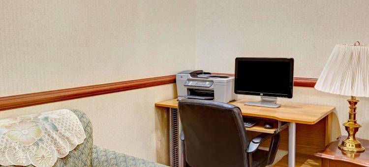 路易斯维尔西南戴斯套房酒店(Days Inn & Suites by Wyndham Louisville SW)图片