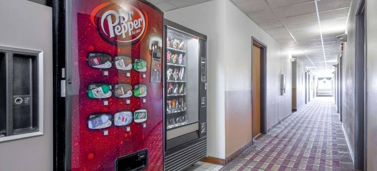 丰第拉克速8酒店(Super 8 by Wyndham Fond du Lac)图片