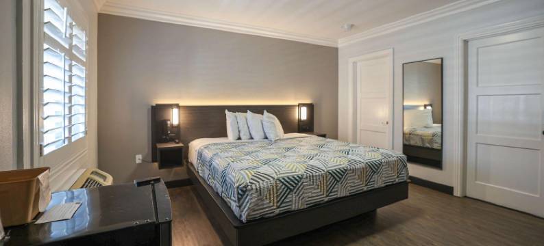 加利福尼亚塔斯廷 - 橘郡 6 号汽车旅馆(Motel 6 Tustin, CA – Orange County)图片