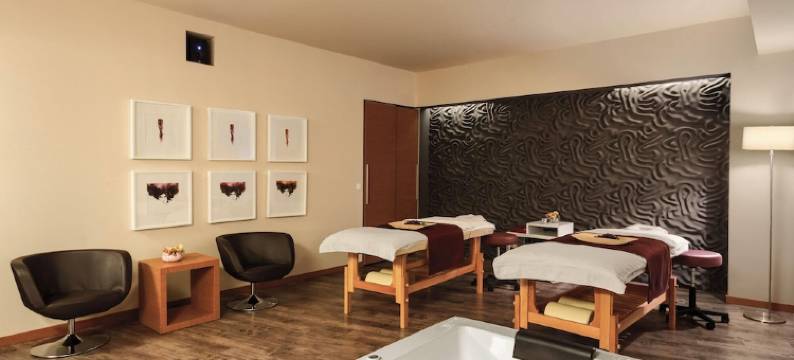 奥拉迪亚温德姆华美达酒店(Ramada by Wyndham Oradea)图片