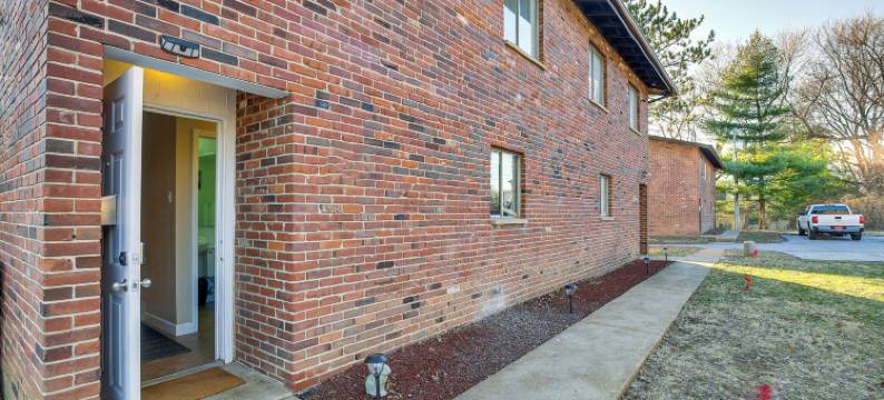 圣安镇家庭住宿，距离国际机场< 1英里！(St Ann Townhome < 1 Mi to International Airport!)图片