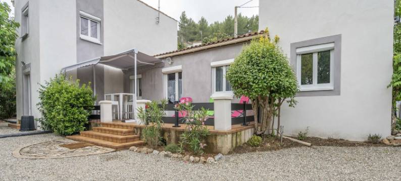 Spacious villa 200 metres from the river Orb图片