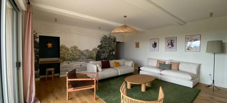 Beautiful villa with indoor pool图片