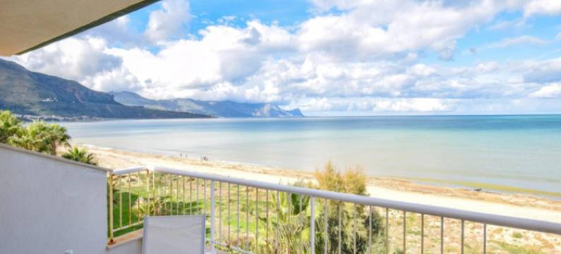 Seafront apartment in Alcamo图片