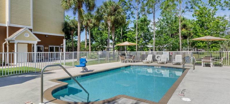 利哈伊埃克斯-迈尔斯堡凯艺套房酒店(Quality Inn & Suites Lehigh Acres Fort Myers)图片