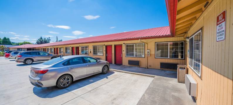 OYO 格拉德斯通经济旅店 - 波特兰/克拉克默斯(Budget Inn Gladstone by OYO - Portland Clackamas)图片