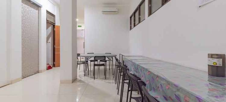 红门酒店-近基亚拉阿尔塔公园(Reddoorz Near Kiara Artha Park)图片