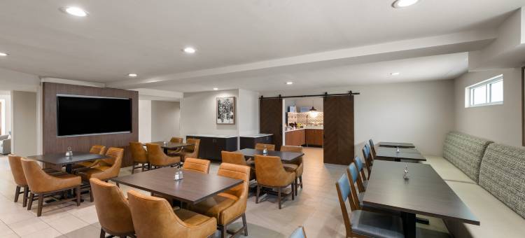智选假日套房酒店帕索罗布尔斯的(Holiday Inn Express & Suites PASO ROBLES by IHG)图片