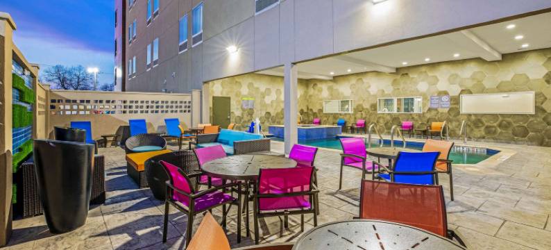 韦科贝勒市中心拉昆塔温德姆套房酒店(La Quinta Inn & Suites by Wyndham Waco Downtown - Baylor)图片