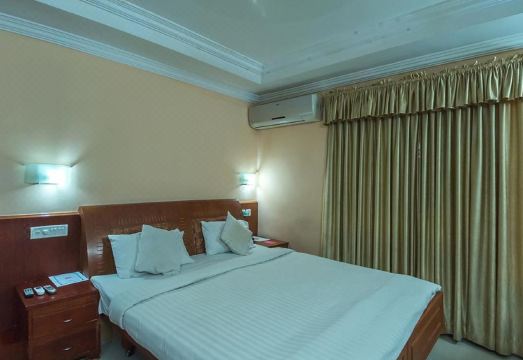 Kpm Regency Hotel Overview