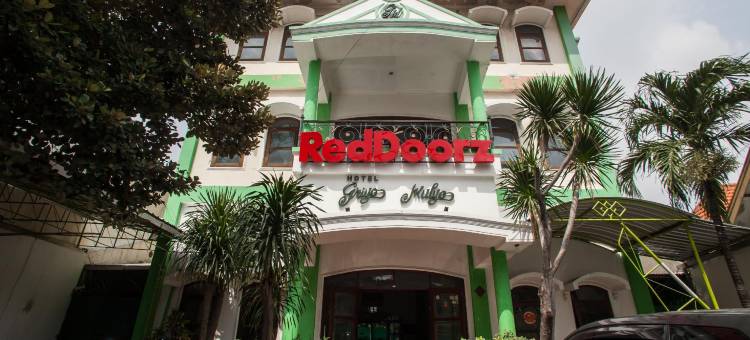 泗水红多兹酒店(RedDoorz @ Genteng Surabaya 2)图片