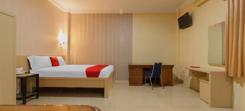 红多兹Plus酒店-近马那多玛拉拉扬海滩(RedDoorz Plus Near Pantai Malalayang Manado)图片