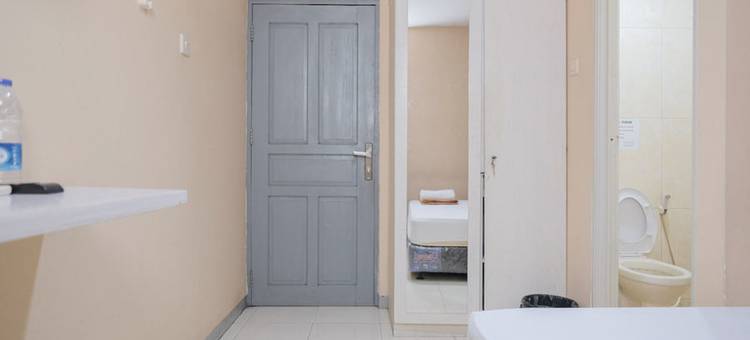 鲁玛库哈亚姆伍鲁克米特拉红门酒店(Rumahku Hayam Wuruk Mitra RedDoorz)图片