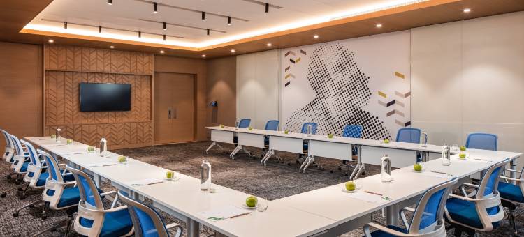 迪拜科学园假日套房酒店(Holiday Inn & Suites Dubai Science Park)图片