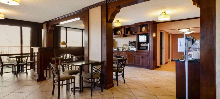西赫勒纳的品质酒店及套房(Quality Inn & Suites West Helena)图片