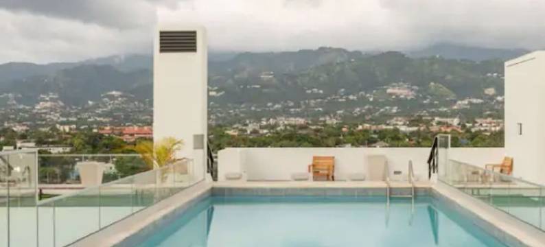 带屋顶泳池的舒适工作室(Comfy Studio with Rooftop Pool)图片