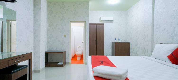 RedDoorz Plus-弗洛伦斯·隆班·托宾路-西博尔加(RedDoorz Plus @ Jalan FL Lumban Tobing Sibolga)图片