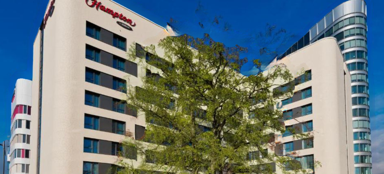 法兰克福机场希尔顿欢朋酒店(Hampton by Hilton Frankfurt Airport)图片