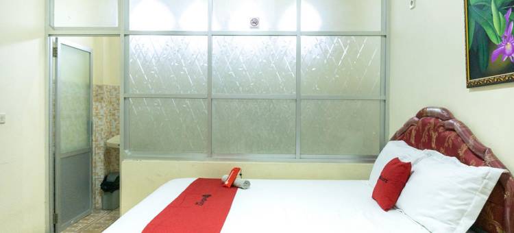 红多兹酒店-H.哈桑阿罗伯斯曼机场(RedDoorz Near H. Hasan Aroeboesman Airport)图片