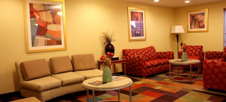 布卢明顿/诺玛温德姆戴斯套房酒店(Days Inn & Suites by Wyndham Bloomington/Normal IL)图片